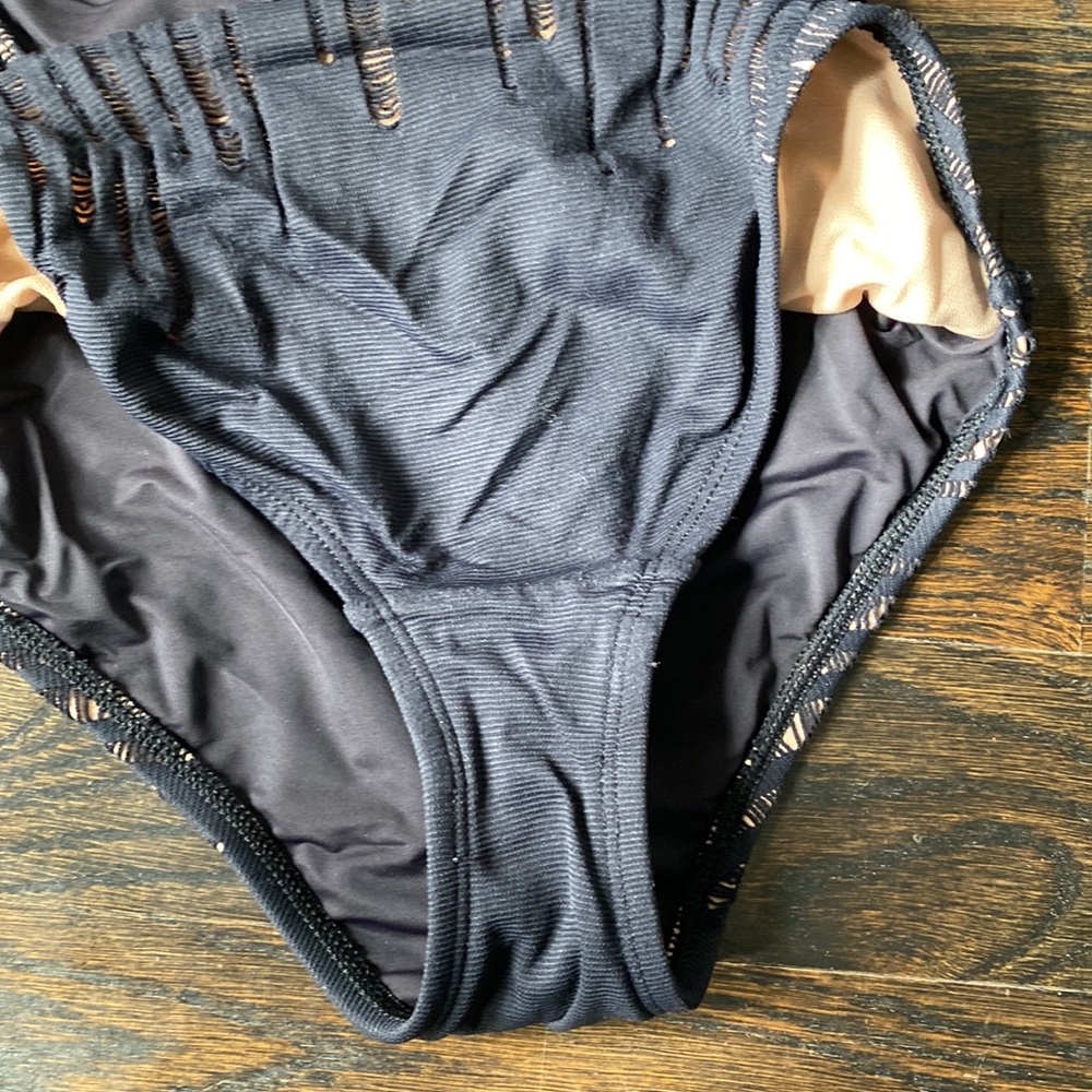 Super rare and unique “Run For It” Plunge Kenneth Cole swim piece EUC - Picture 12 of 14